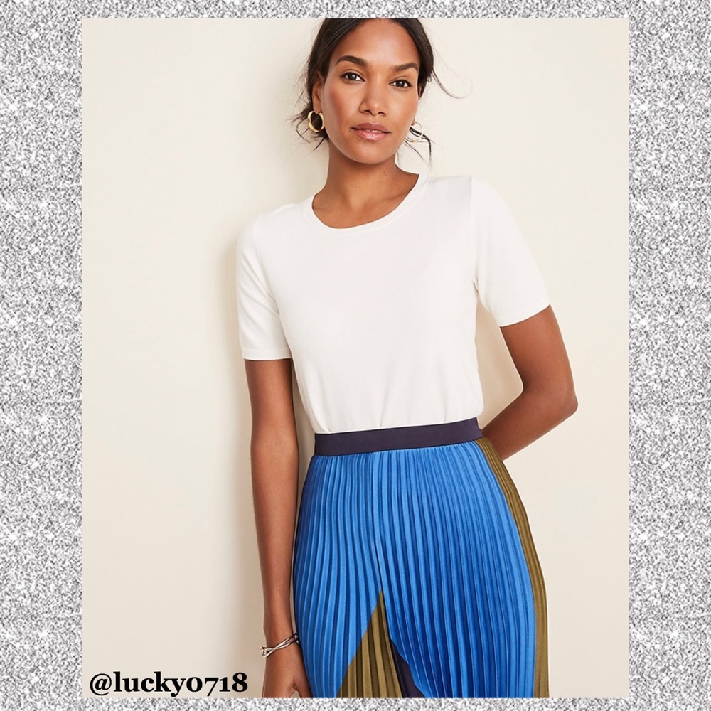 Ann Taylor White Short-Sleeve Crewneck Tee